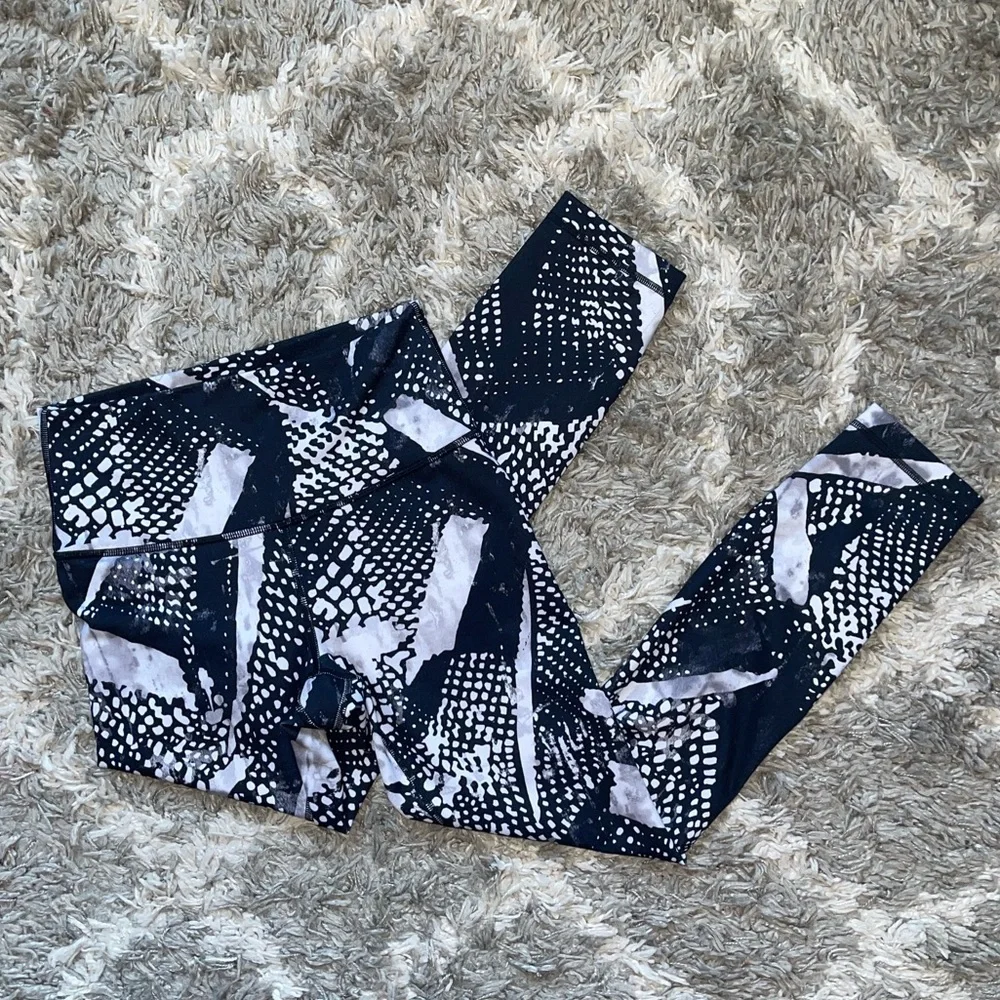 Lululemon Wunder Under Crop III *Full-On LuonStatic Mist White Black Leggings